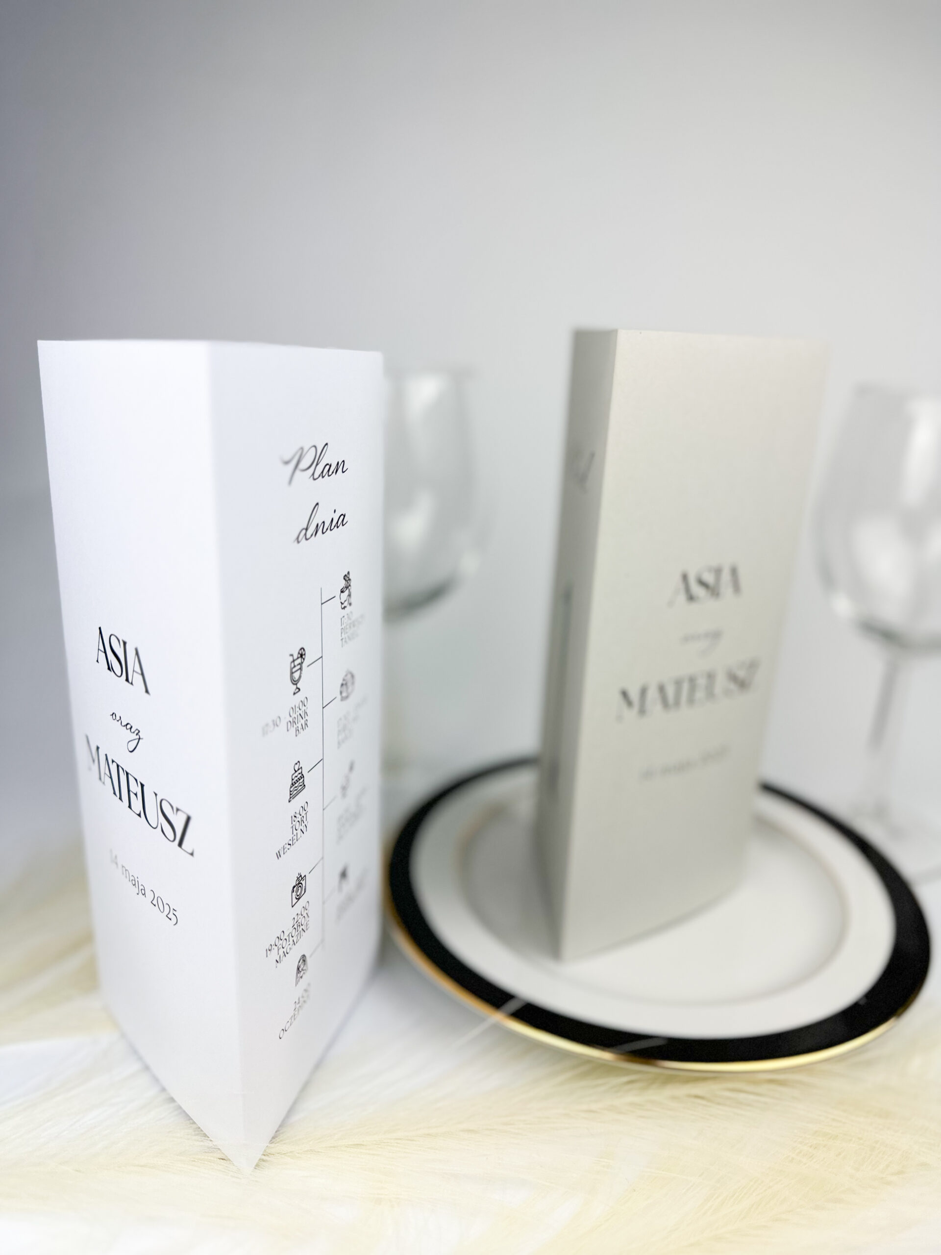 Menu weselne, plan stołów, numer stołu - składany trójkąt