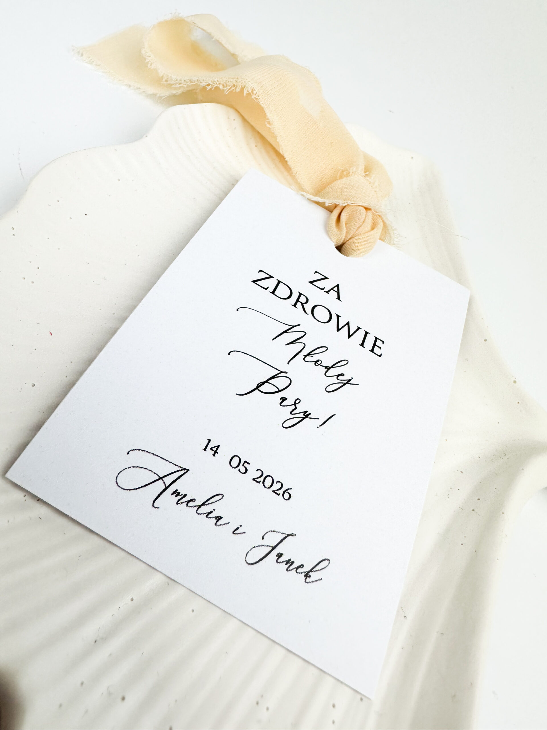 Zawieszki na alkohol, zawieszki na wódkę, mininalistyczne zawieszki na alkohol, minimalistyczne zawieszki na wódkę