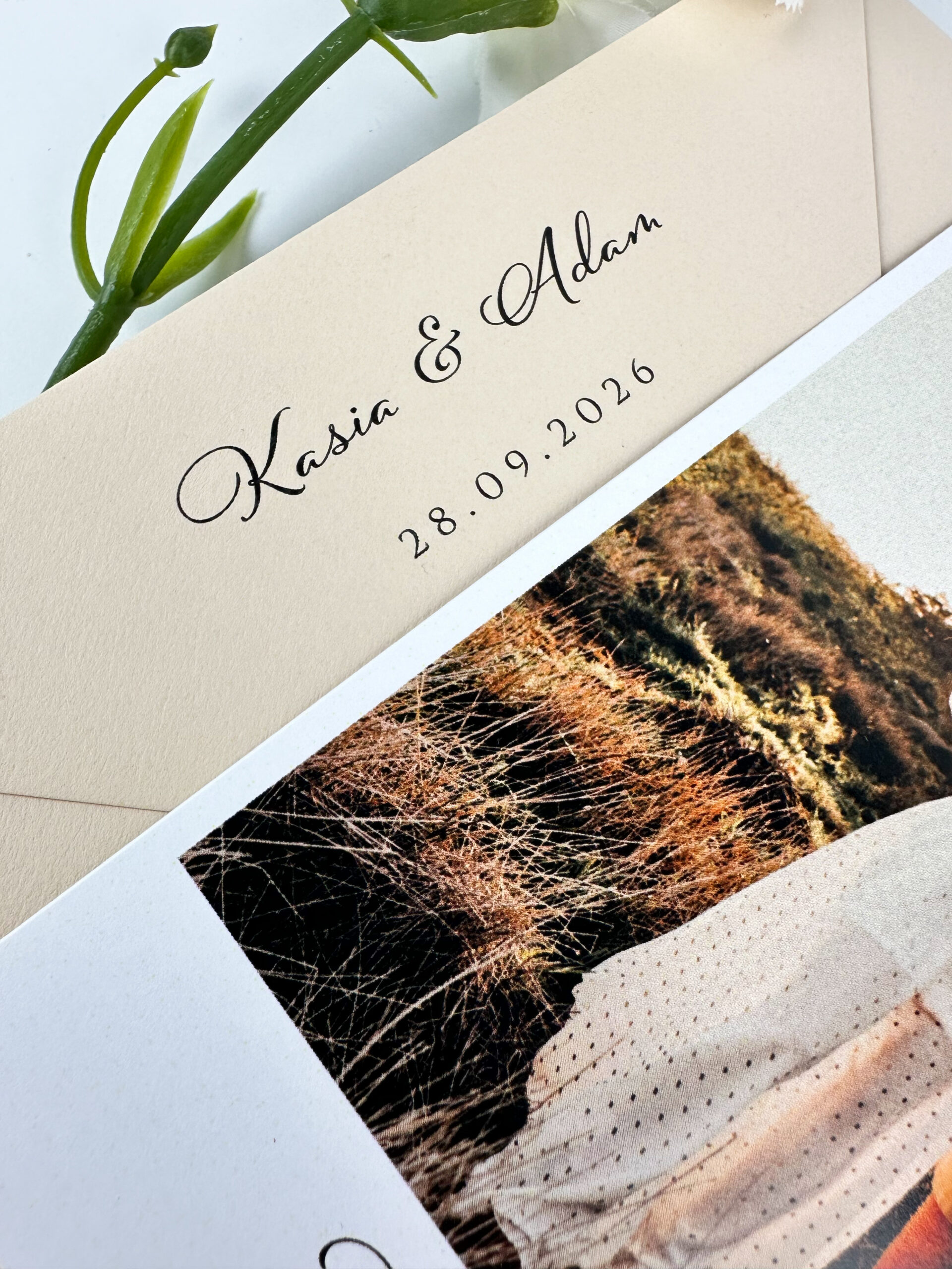 Zaproszenie ślubne minimalistyczne, zaproszenie ślubne ze zdjęciem, zaproszenie ślubne ze zdjęciem pary młodej