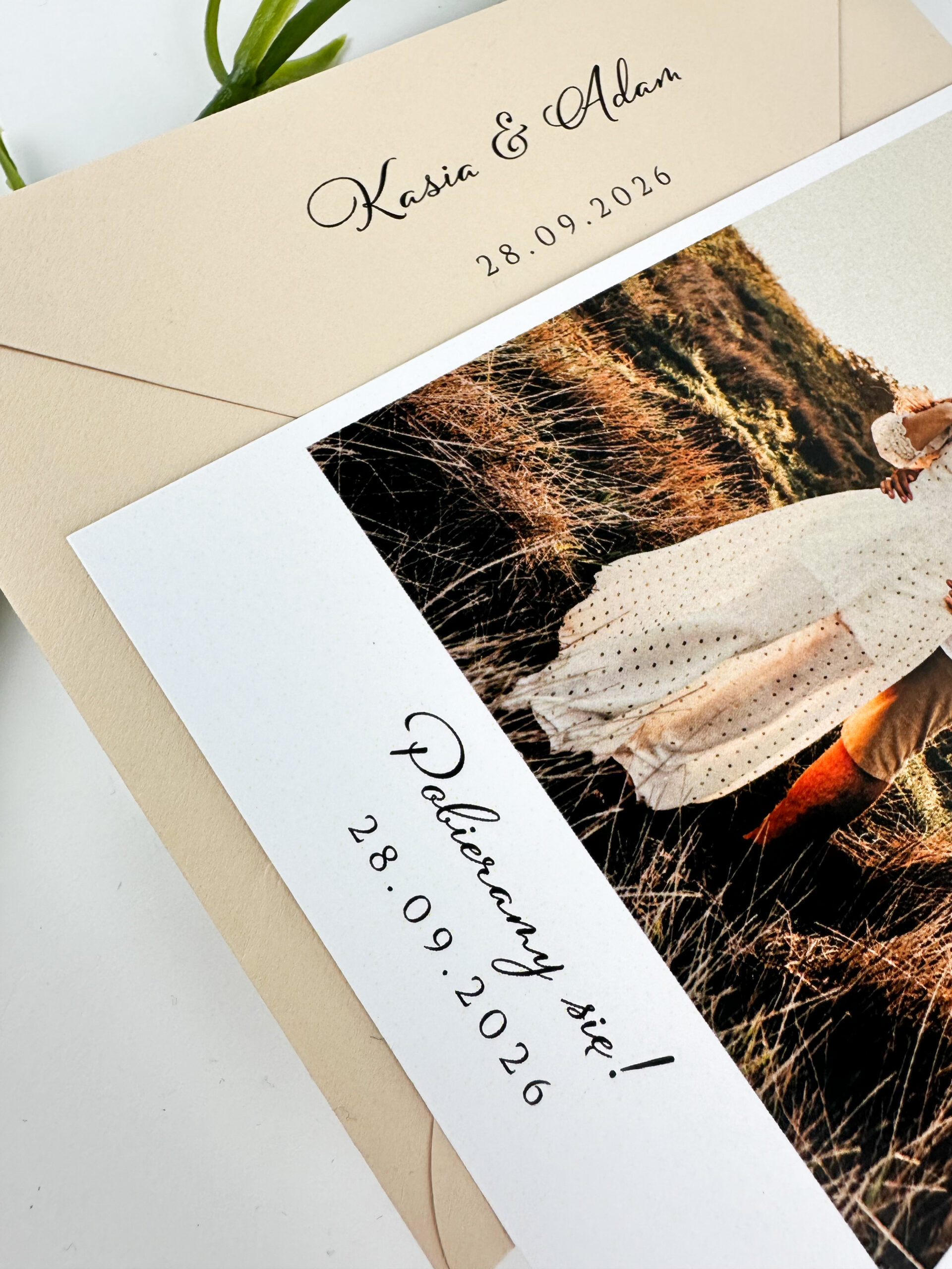 Zaproszenie ślubne minimalistyczne, zaproszenie ślubne ze zdjęciem, zaproszenie ślubne ze zdjęciem pary młodej