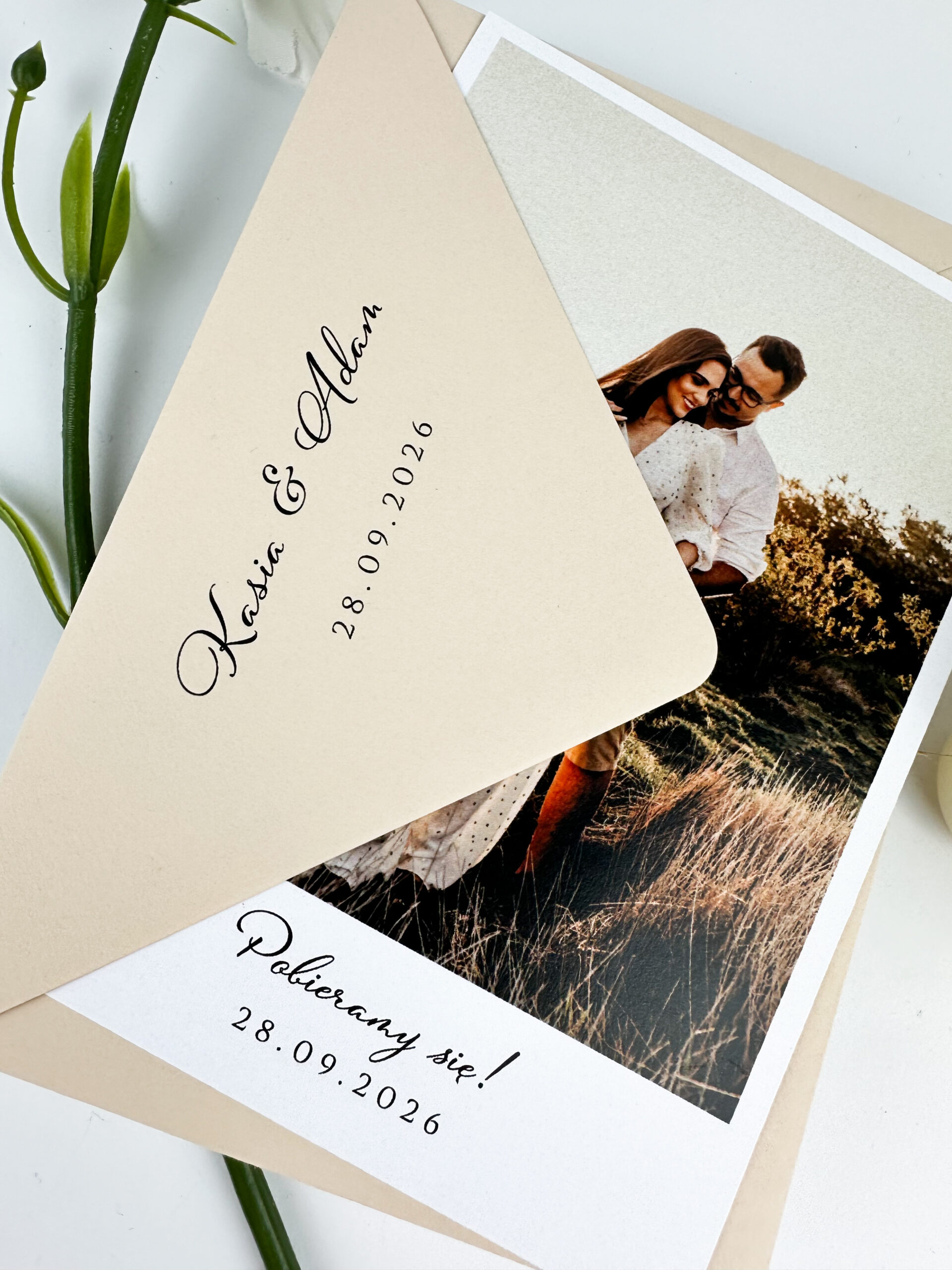 Zaproszenie ślubne minimalistyczne, zaproszenie ślubne ze zdjęciem, zaproszenie ślubne ze zdjęciem pary młodej