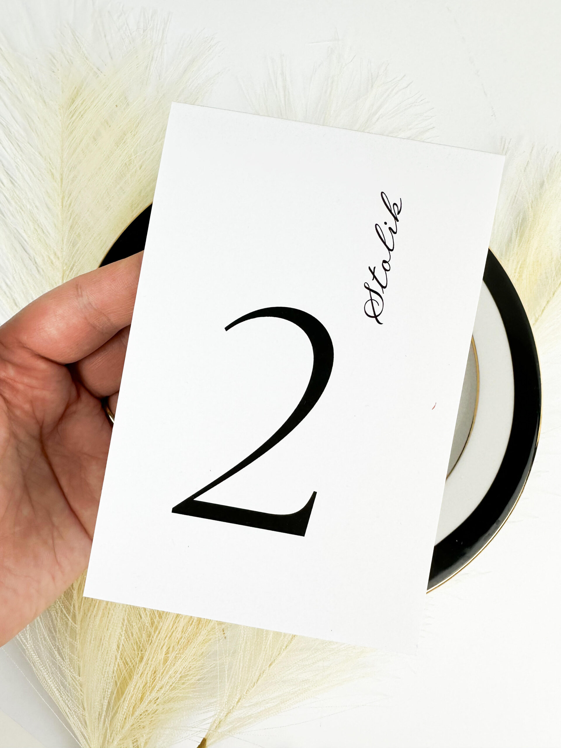 Minimalistyczny numer stołu, elegancki numer stołu